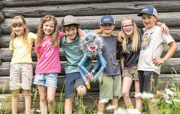 Gisela Gänseblümchen bei den Alpakas Gisela Gänseblümchen bei den Alpakas