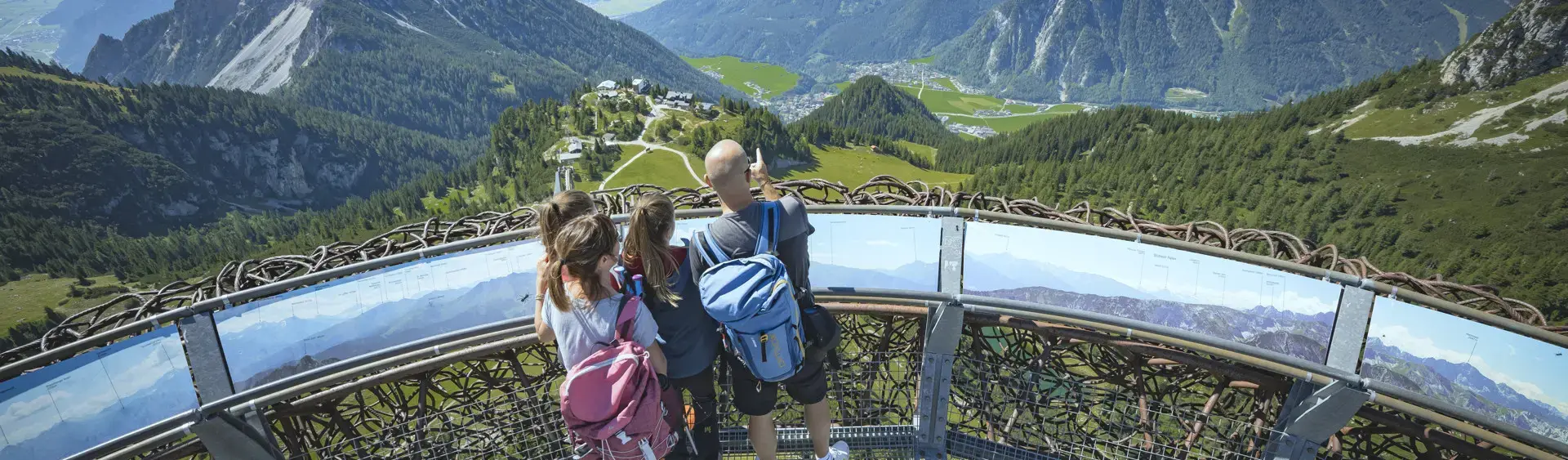 Adlerhorst im Rofangebirge am Achensee Die Aussichtsplattform am Gschöllkopf ermöglicht einen unvergesslichen Ausblick auf die Region Achensee.