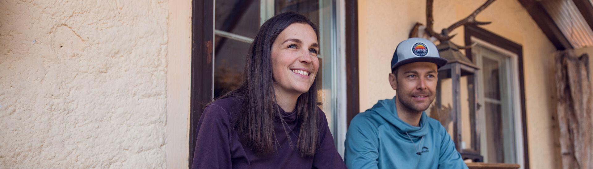 Refreshments in Steinberg am Rofan Hot drinks and delicious cakes are perfect to refuel after your winter adventure. This couple enjoys a break in the Waldhäusl in Steinberg am Rofan.