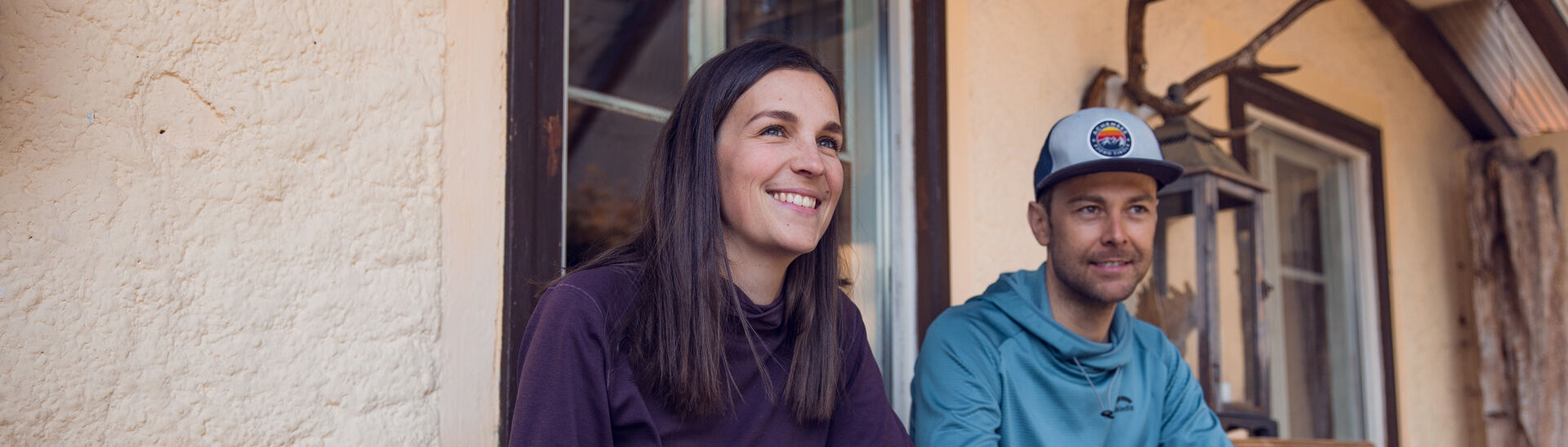 Refreshments in Steinberg am Rofan Hot drinks and delicious cakes are perfect to refuel after your winter adventure. This couple enjoys a break in the Waldhäusl in Steinberg am Rofan.
