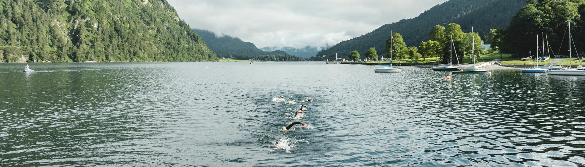 Long-distance swimmers cross Lake Achensee Long-distance swimmers cross Lake Achensee