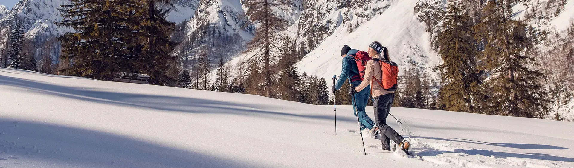Schneeschuhwandern im Falzthurntal im Naturpark Karwendel Mit den Schneeschuhen an den Füßen geht’s problemlos durch die Winterlandschaft des Falzthurntales im Naturpark Karwendel.