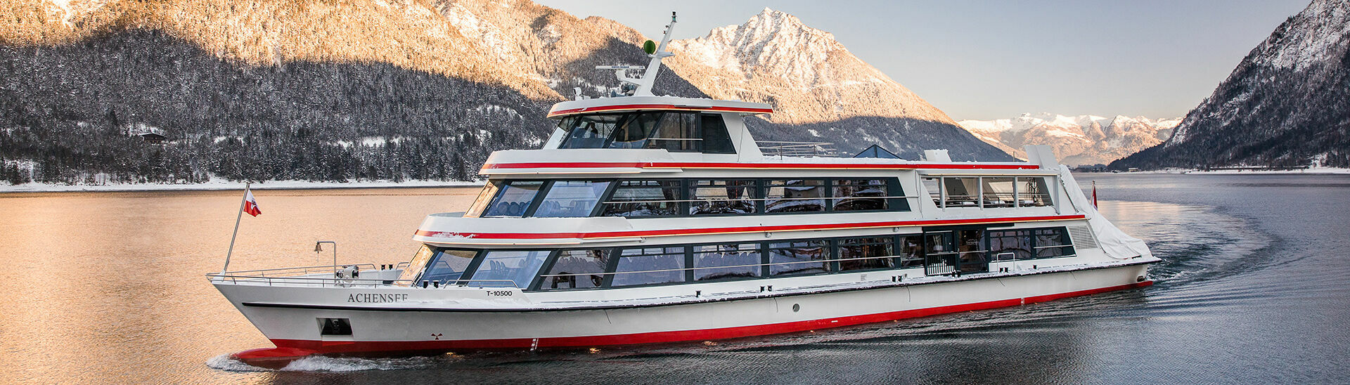 Achenseeschifffahrt Exploring Lake Achensee in winter on a round trip with the MS Achensee.