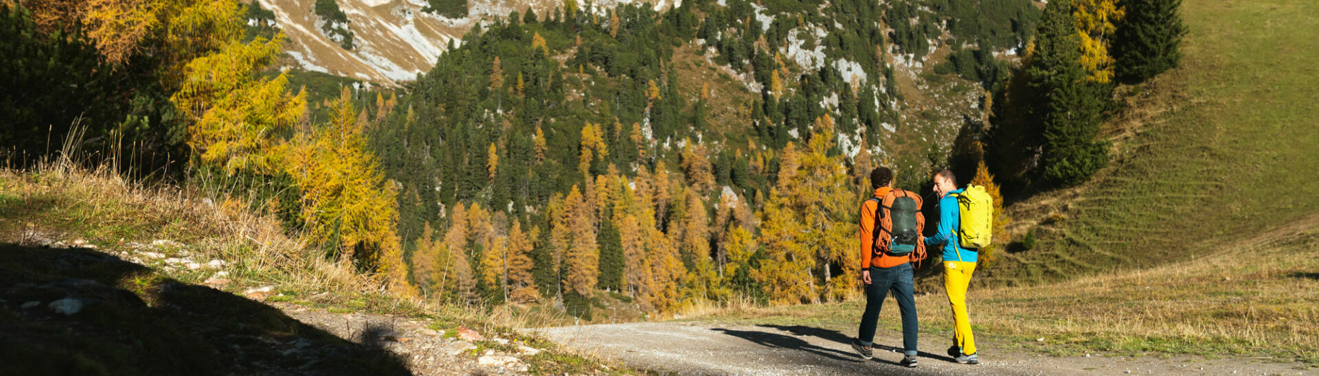 Sport climbing in the Rofan Two climbers are on their way to the Grauwand.