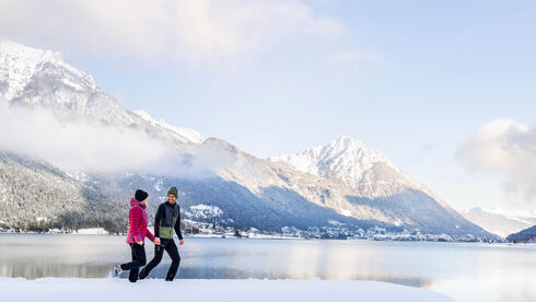winterspaziergang-pertisau-achensee.jpg
