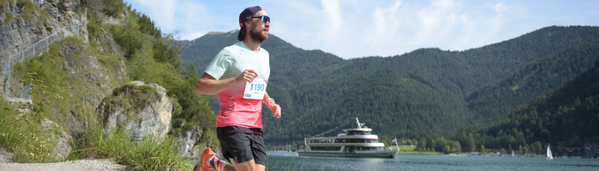 Achensee Run A participant on the trail route of the Achensee Run. The Achensee boat service can be seen in the background.