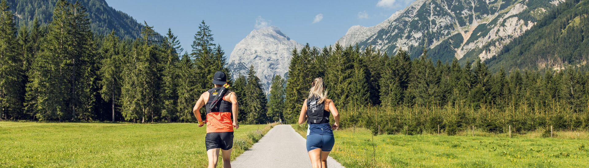 Running in the Karwendel Nature Park Two runners took advantage of the beautiful weather to run in the Karwendel Nature Park with a view of the Sonnjoch.