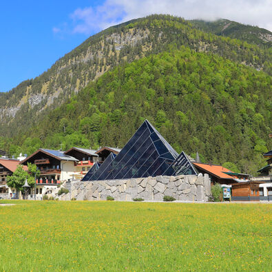 Tiroler Steinöl Vitalberg in Pertisau am Achensee Der Tiroler Steinöl Vitalberg in Pertisau am Achensee ist ein Ausflugsziel für Groß und Klein.