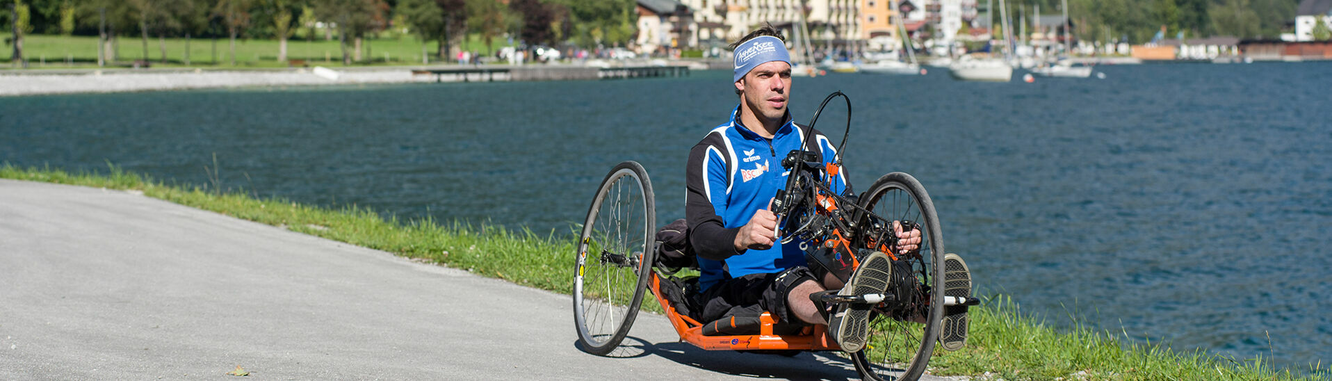 Handcycling at Lake Achensee Handcycling on the accessible path alongside the lakeshore in Pertisau.