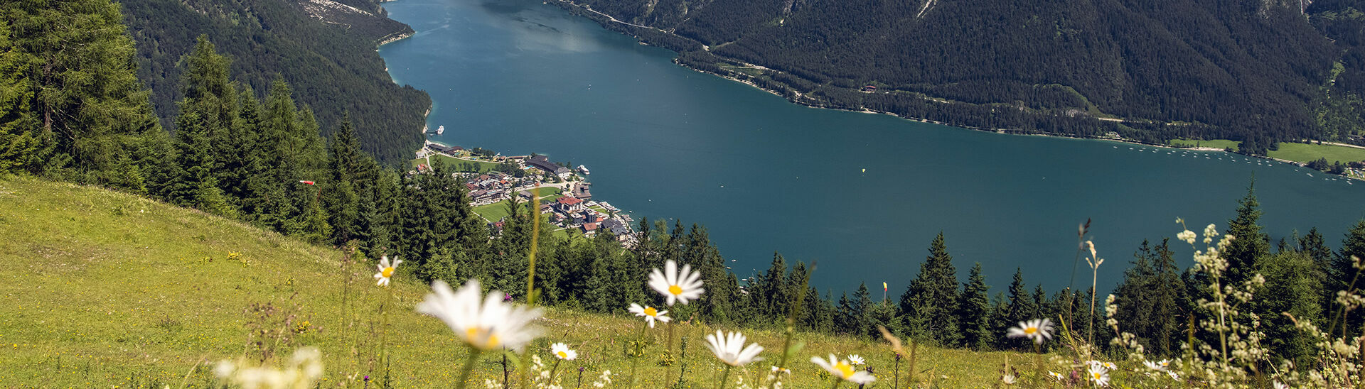 Zwölferkopf in the Karwendel mountains The Zwölferkopf looks out over Lake Achensee and the Rofan mountains.