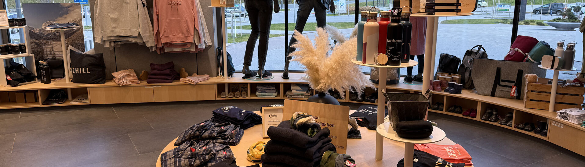 Atoll Achensee SHOP in Maurach Der Atoll Achensee SHOP in Maurach am Achensee bietet ein breites Sortiment.