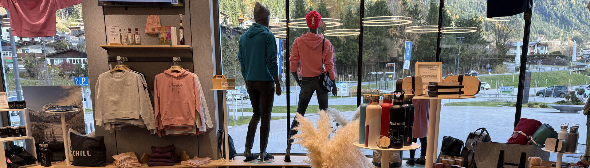 Atoll Achensee SHOP in Maurach Der Atoll Achensee SHOP in Maurach am Achensee bietet ein breites Sortiment.