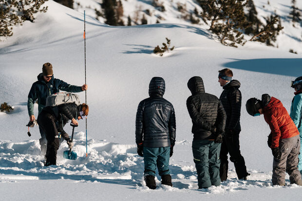 Avalanche safety course in the Rofan mountains Participants of the Achensee ski tour camp learn how to use shovel and probe after an avalanche.