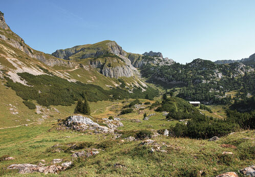 Eagle Walk Tirol Tirol’s Eagle Walk trail proceeds through the entire state covering some 320 kilometres. A total of three of the loveliest tours proceed around Achensee.