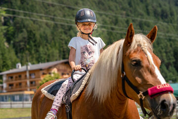 Ponyreiten in Maurach am Achensee ist für Kinder ein riesen Spaß.