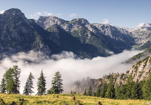Karwendelprogramm 2028 Das Nebelkleid legt sich hier mystisch über die Karwendeltäler des Naturparks.