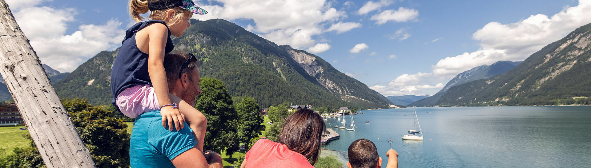 Family outing to the viewing platform in Pertisau At 14 metres high, the viewing platform in Pertisau am Achensee is a highlight in the region and a popular attraction for families.
