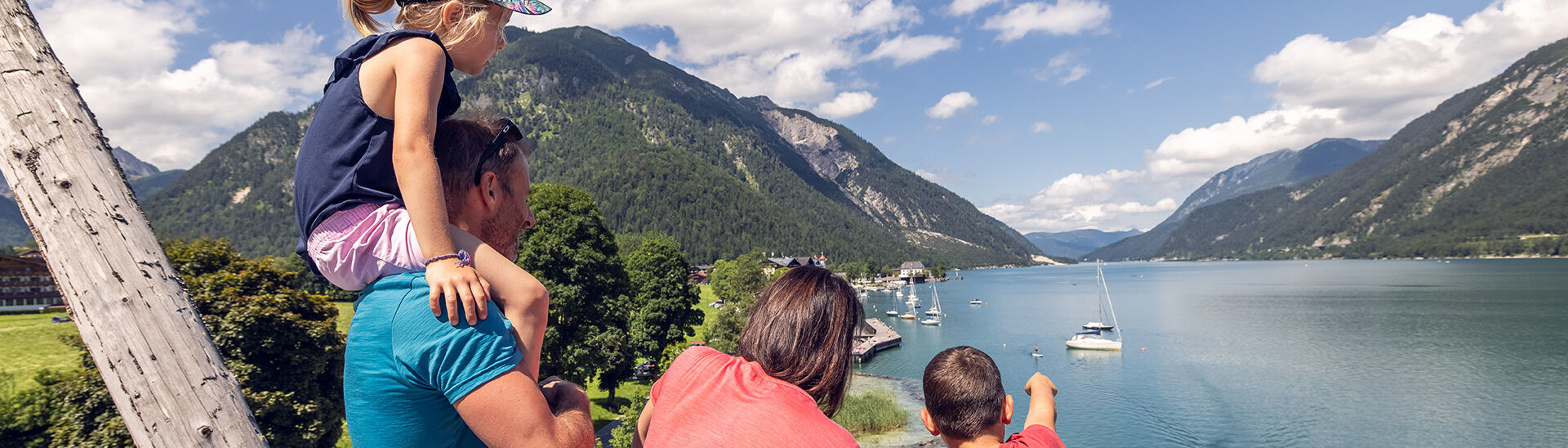 Family outing to the viewing platform in Pertisau At 14 metres high, the viewing platform in Pertisau am Achensee is a highlight in the region and a popular attraction for families.
