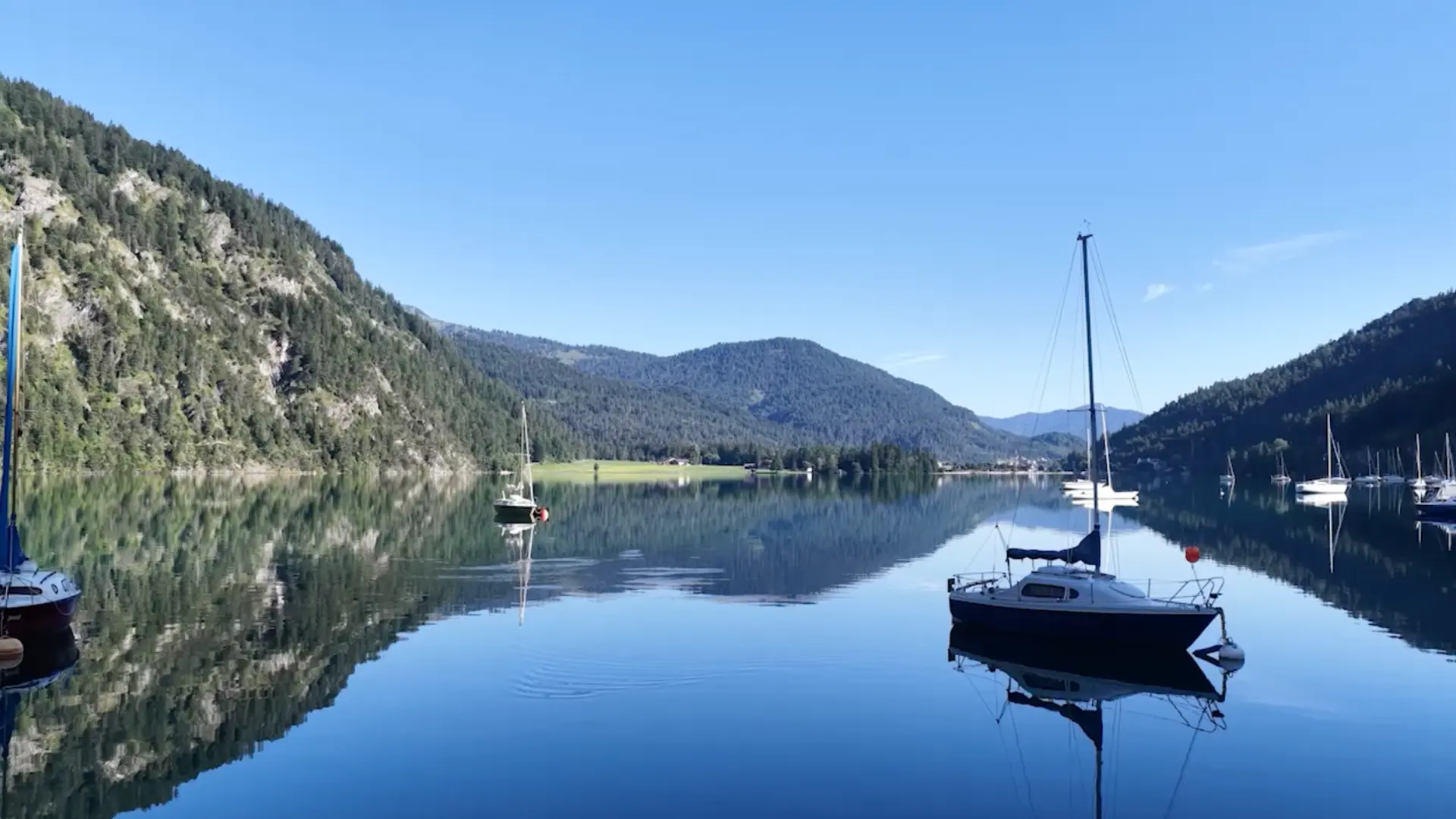 Sommer am Ufer des Achensees Achensee