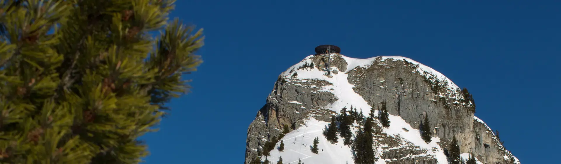 Adlerhorst viewing platform in the Rofan mountains Resembling an eagle's nest, the viewing platform on the Gschöllkopf mountain affords breathtaking views of the Achensee region in winter.