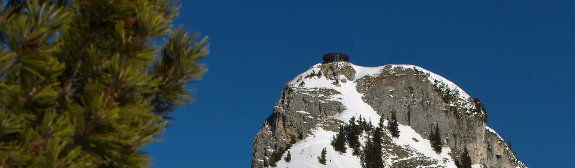 Adlerhorst im Rofangebirge am Achensee Die Aussichtsplattform am Gschöllkopf ermöglicht einen unvergesslichen Ausblick auf die winterliche Region Achensee.