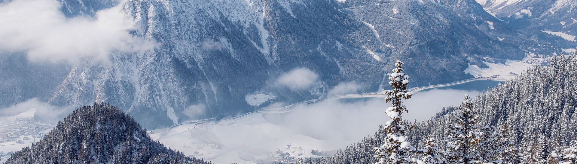 The Achensee region in winter View from the Rofan mountains over the snow-covered Achensee region and the Nature Park Karwendel.
