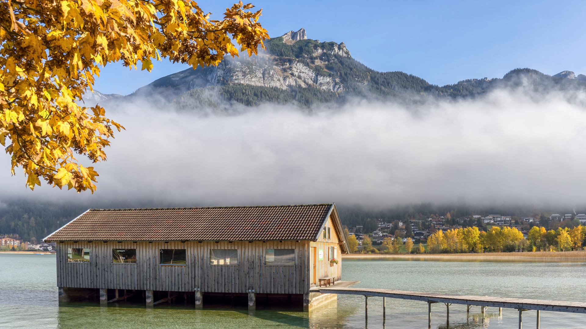 Bootshaus in Maurach zur Herbstzeit