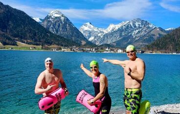 Ice swimming for advanced swimmers incl. swimming technique training Ice swimming for advanced swimmers incl. swimming technique training