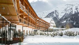 partial view of the Travel Charme Fürstenhaus in winter