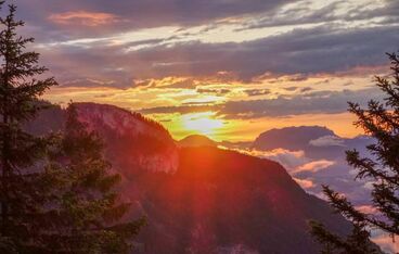 Sonnenaufgangstour zur Astenau Alpe Sonnenaufgangstour zur Astenau Alpe