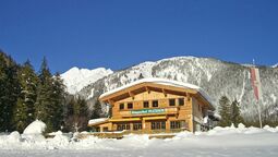 das Alpengasthaus Pletzachalm im Gerntal im Winter