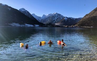 Ice swimming for advanced swimmers incl. swimming technique training Ice swimming for advanced swimmers incl. swimming technique training