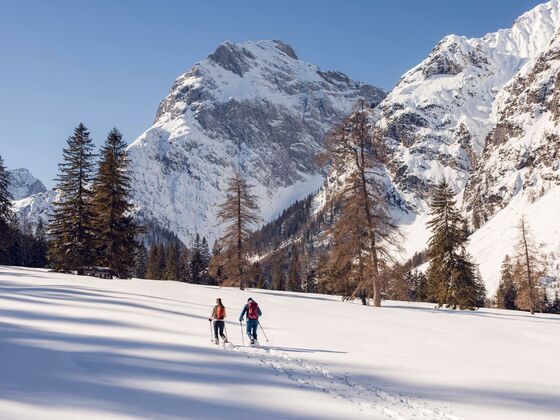 Von der Schneeschuhtour in die Wellness-Oase