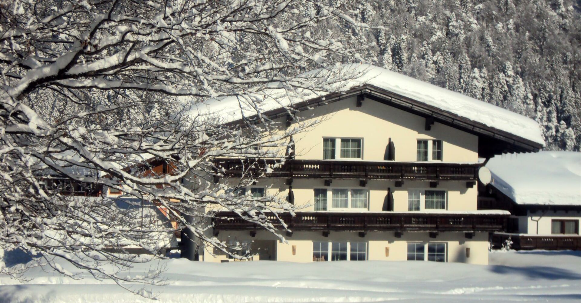 Pension-Bergheim-Winter-Aussenansicht.jpg