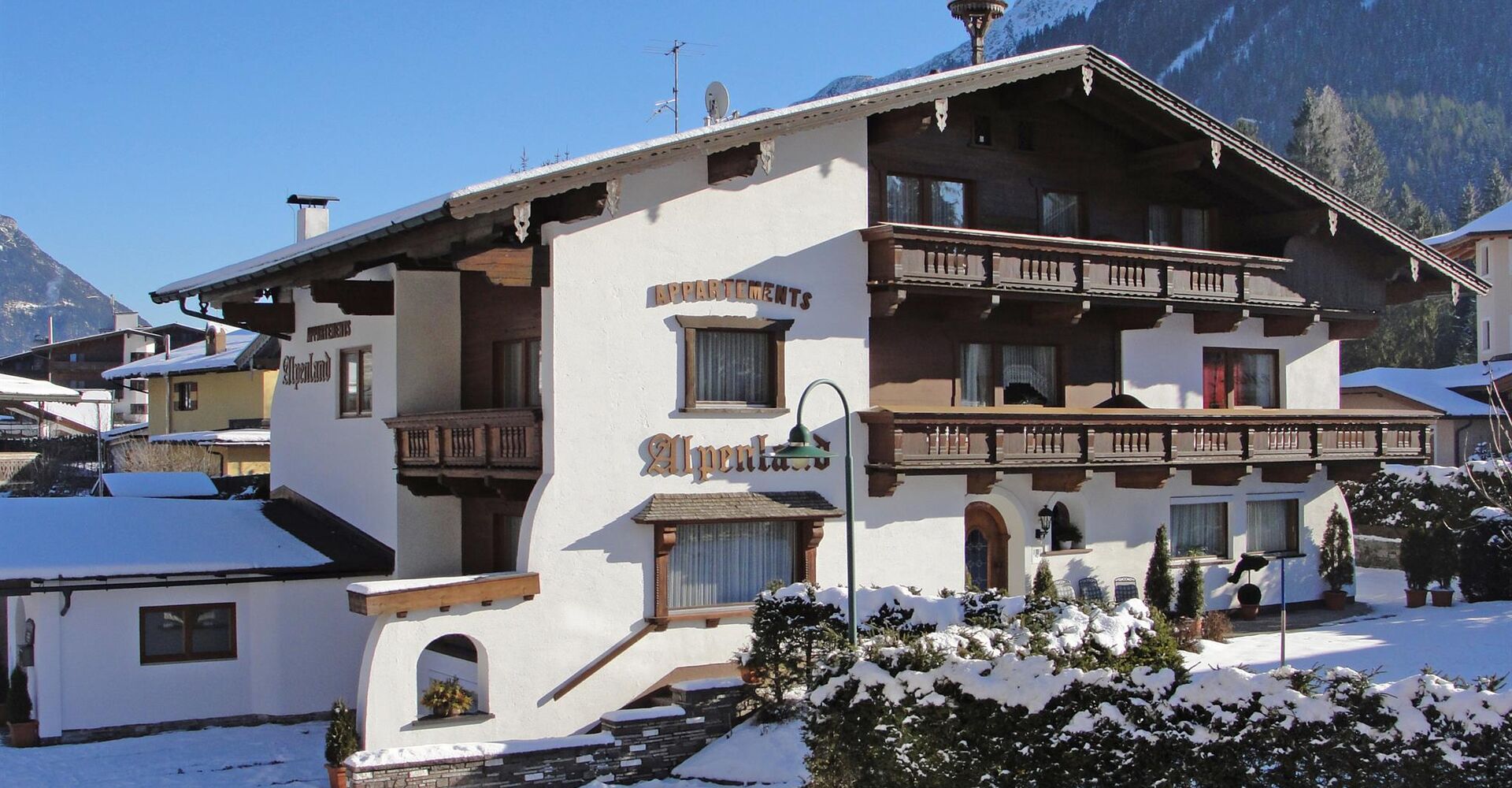 Appartements-Alpenland-Aussenansicht-Winter.jpg